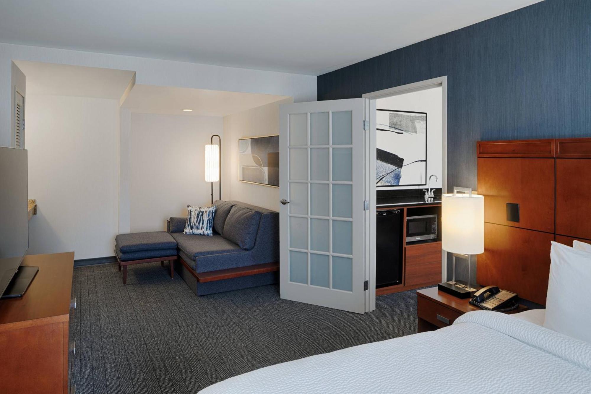 Courtyard By Marriott Springfield Downtown Hotel Exterior photo