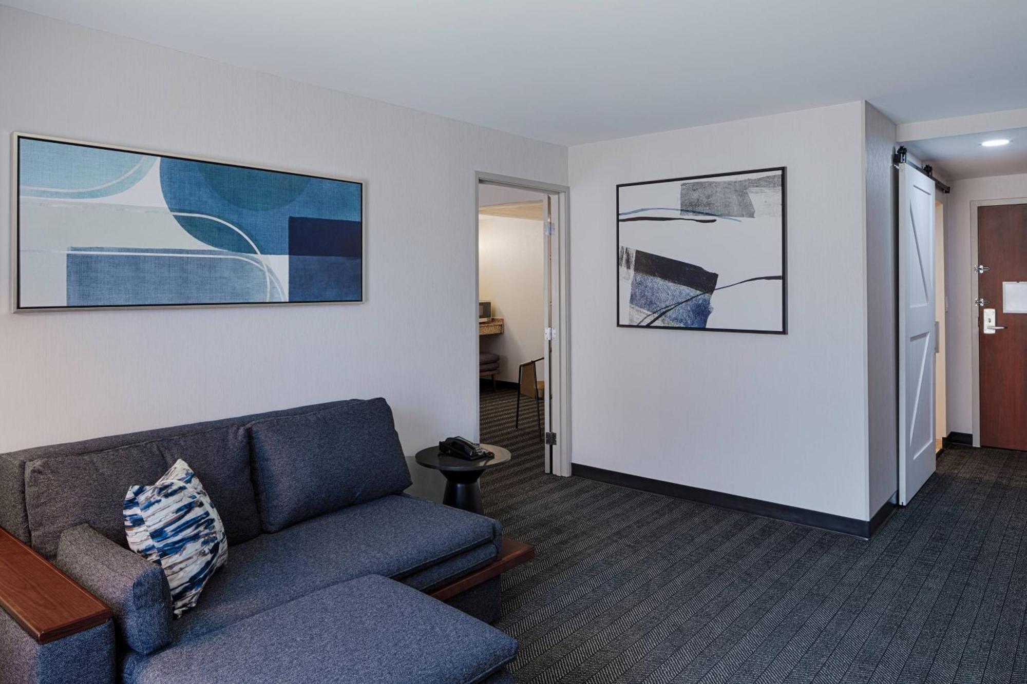 Courtyard By Marriott Springfield Downtown Hotel Exterior photo