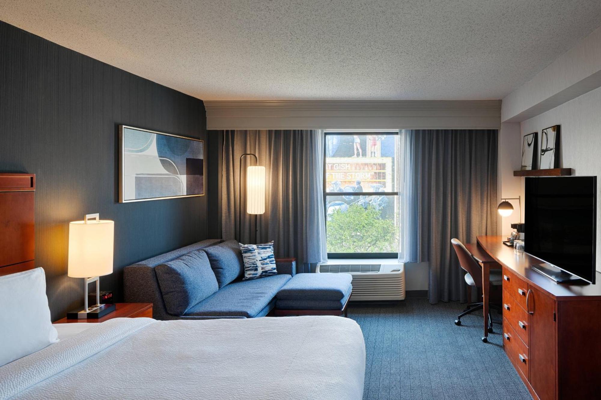 Courtyard By Marriott Springfield Downtown Hotel Exterior photo