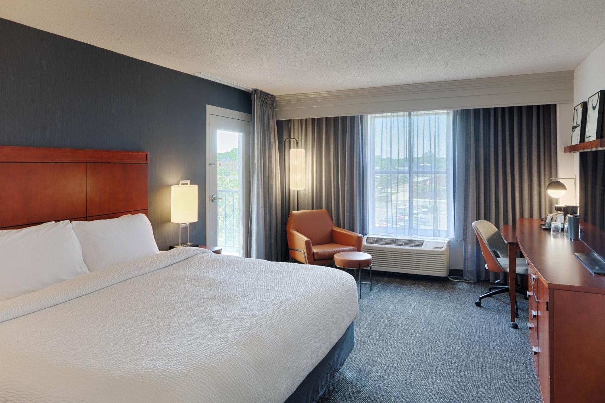 Courtyard By Marriott Springfield Downtown Hotel Exterior photo