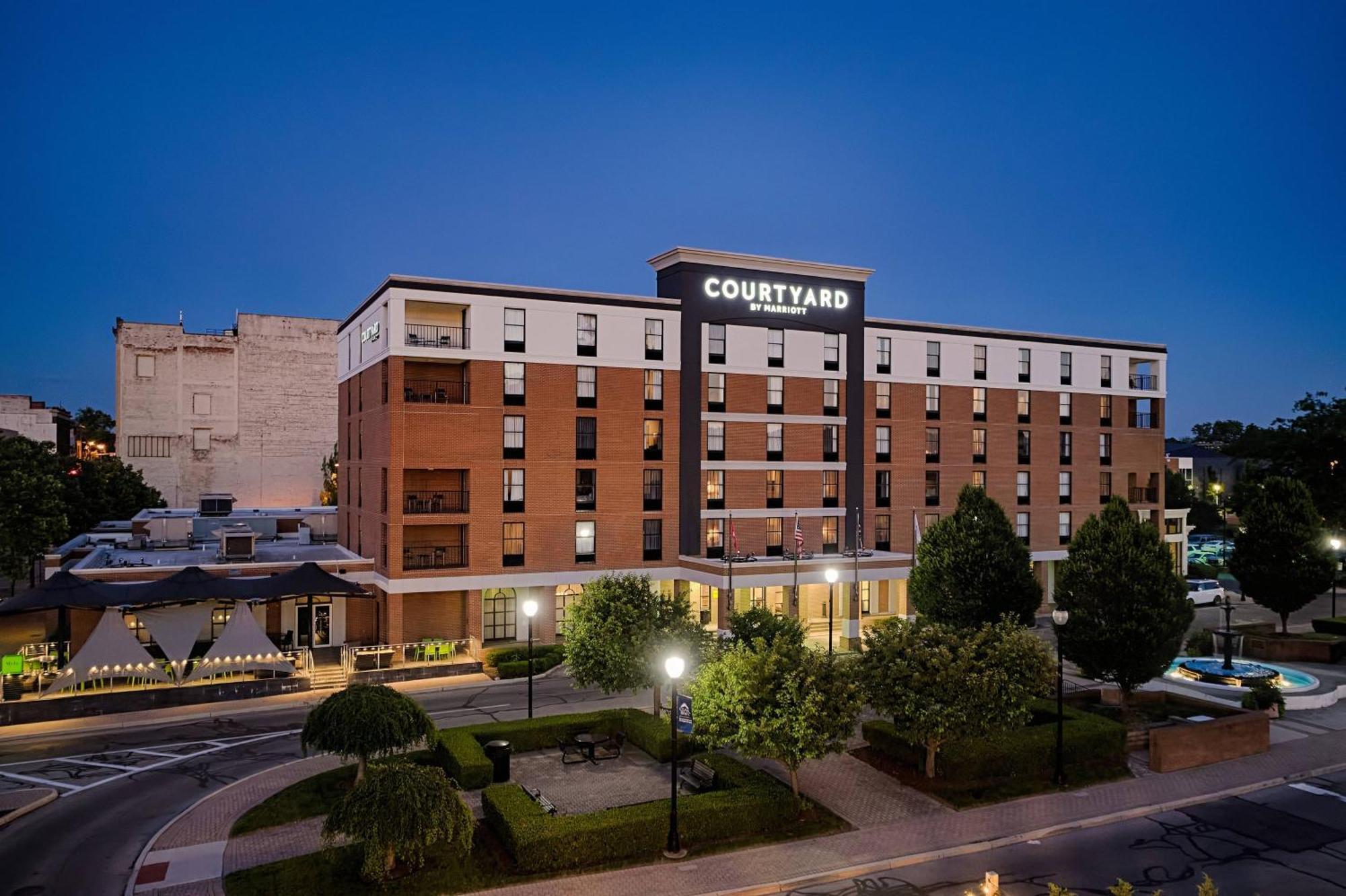 Courtyard By Marriott Springfield Downtown Hotel Exterior photo
