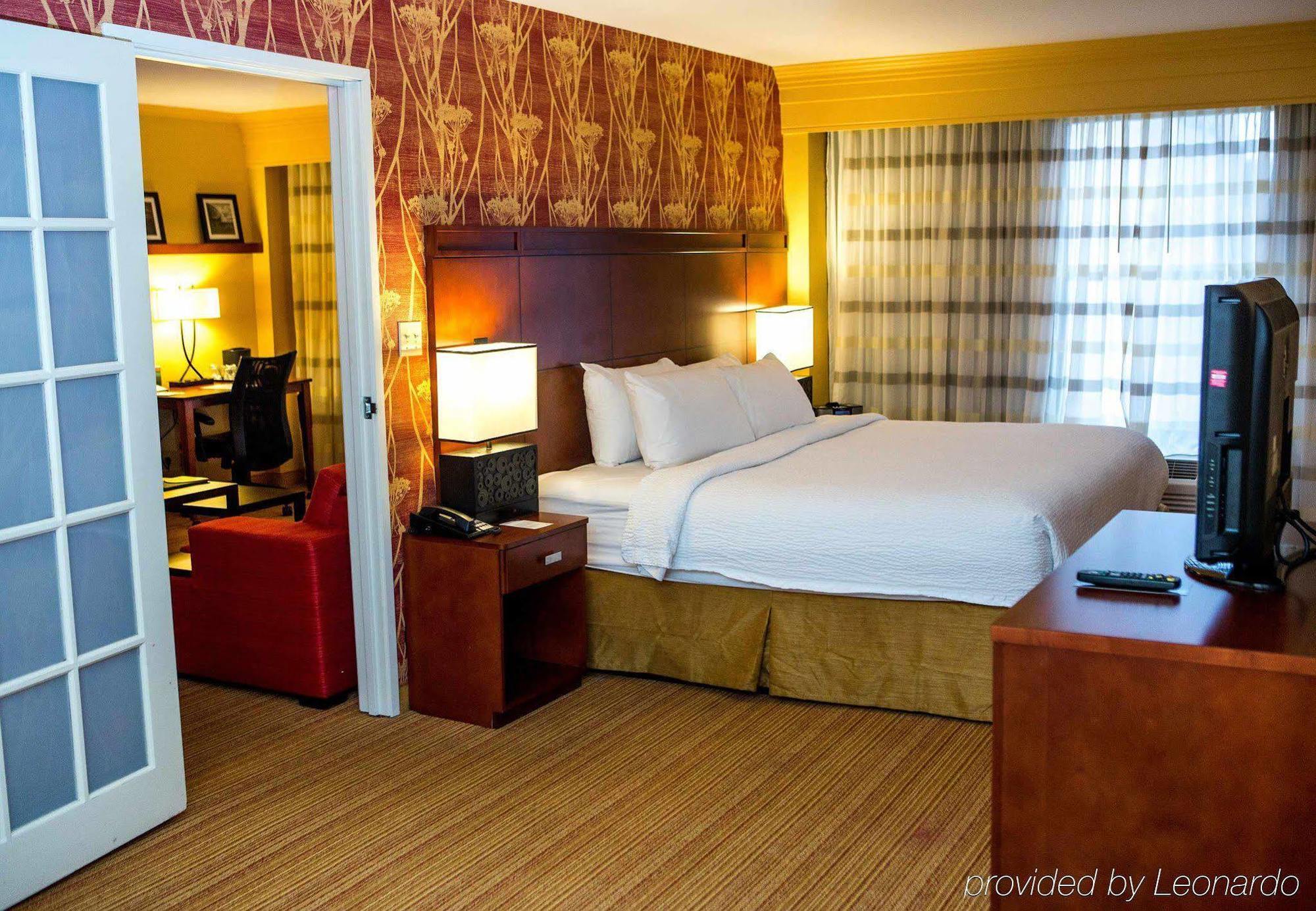 Courtyard By Marriott Springfield Downtown Hotel Exterior photo